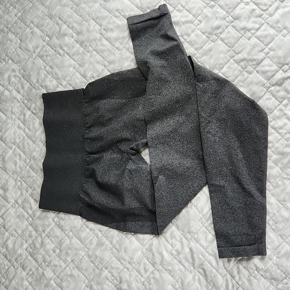 NVGTN Leggings - Picture 2 of 2